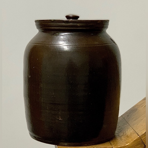 19th Century Antique Dark Brown Albany Slip Lidded Stoneware Crock Jug Pot - Picture 3 of 16
